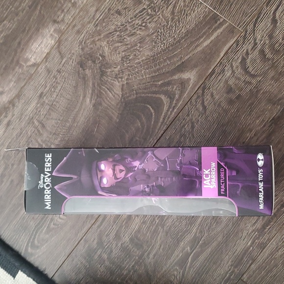 McFarlane Disney Mirrorverse Jack Sparrow (fractured) 7" Action Figure - Picture 8 of 14